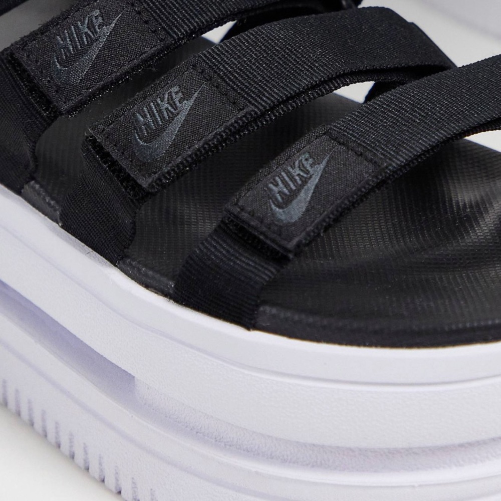 Nike Icon classic platform sandal size 9
